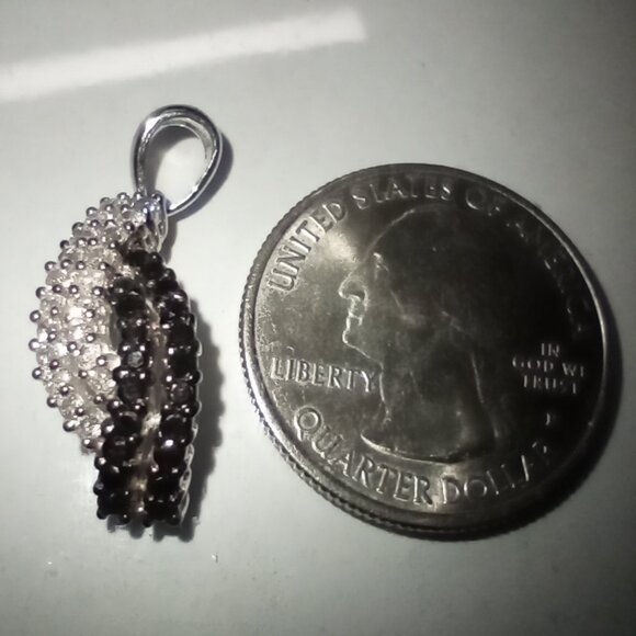 REDUCED! Stylish 10Kt White Gold 0.63ctw Black & White Diamond Swirl Slide - Picture 2 of 4